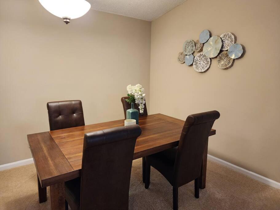 Uptown 2 Bedroom With Wi-fi Apartamento
